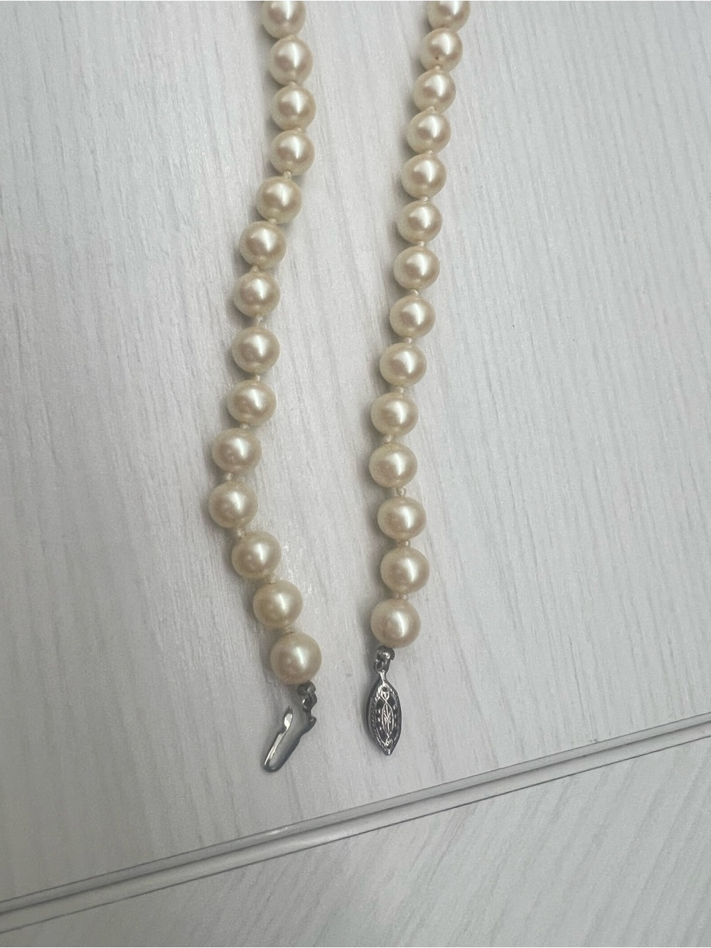 Classic Cream Pearl Necklace - Elegant Women's Jewelry - Picture 9 of 9